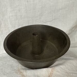 Vintage Metal Bundt Pan